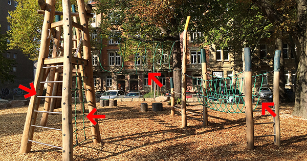 Vielseitiges Klettergerät auf dem Spielplatz Archivplatz in Karlsruhe